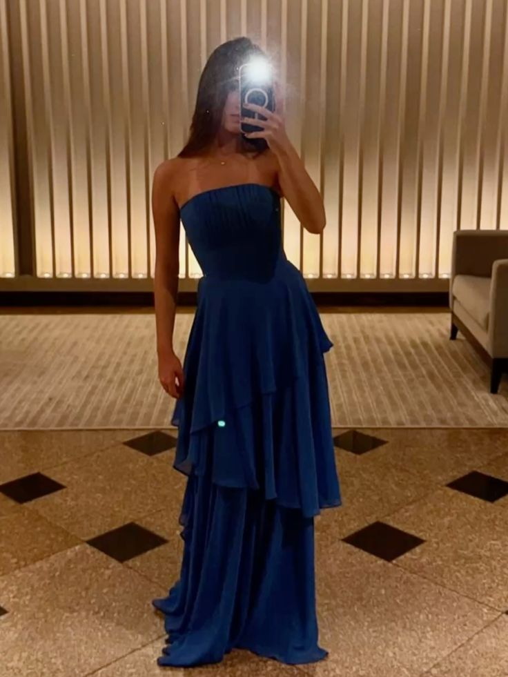 Robe de bal bustier coupe trapèze bleu roi J7350