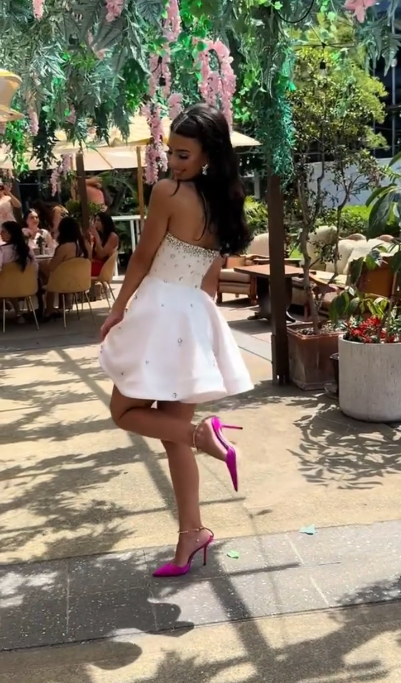 Robe d'anniversaire blanche bustier coupe trapèze avec perles J7697