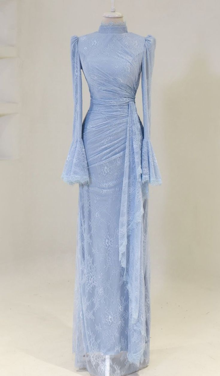 Robe de soirée longue en dentelle à manches longues et à volants J8288