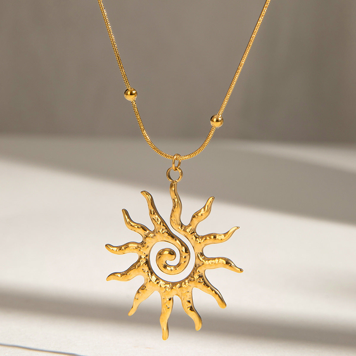 Collier pendentif soleil en acier inoxydable, chaîne de clavicule G1