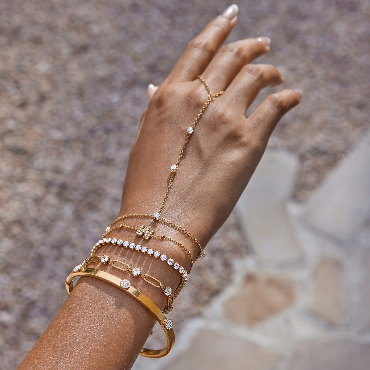 Bracelet en acier inoxydable doré avec strass G38