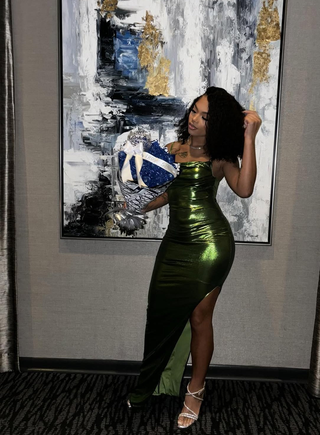 Robe de soirée fourreau verte longue avec fente pour fille noire J2617