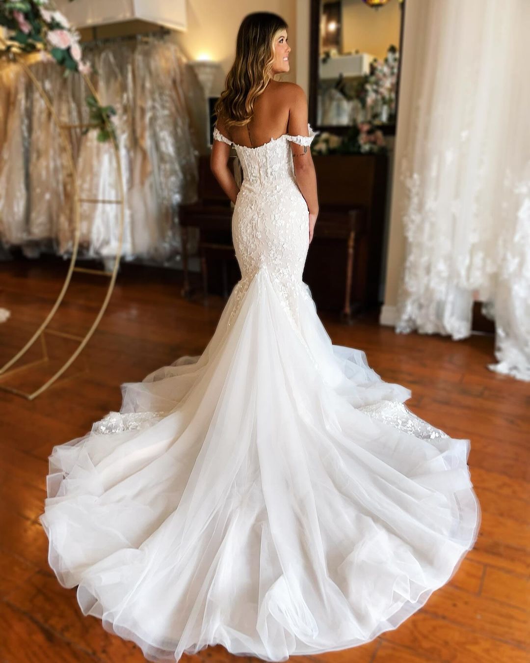 Off The Shoulder White Lace Mermaid Wedding Dress J2988