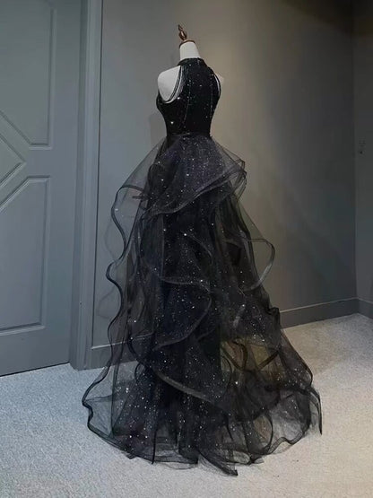 Neckholder A-Linie Schwarzes Abendkleid mit Rüschen Langes Ballkleid J3082