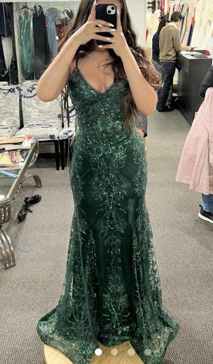Robe de bal longue verte en dentelle à col en V et style sirène J3164