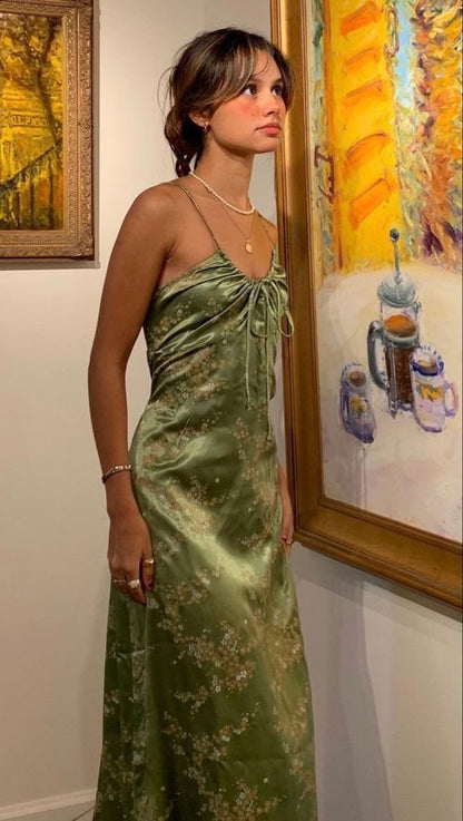 Robe de bal longue en satin vert, coupe trapèze, idéale pour une soirée de remise de diplômes (J3170)