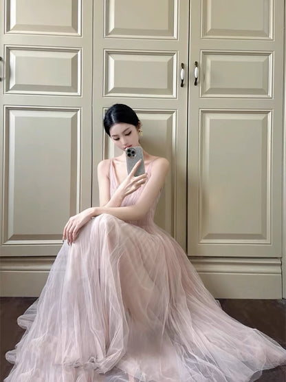 A-Linien-Ballkleid aus hellrosa Tüll mit V-Ausschnitt J3174