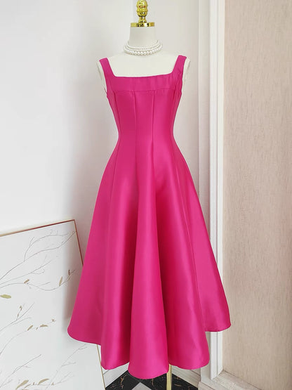 Robe de bal courte en satin rose vif, coupe trapèze, J3183