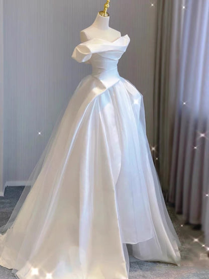 Schulterfreies A-Linien-Brautkleid aus weißem Satin J3225