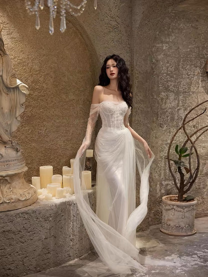 Robe de mariée blanche à épaules dénudées et longue robe de bal perlée J3249