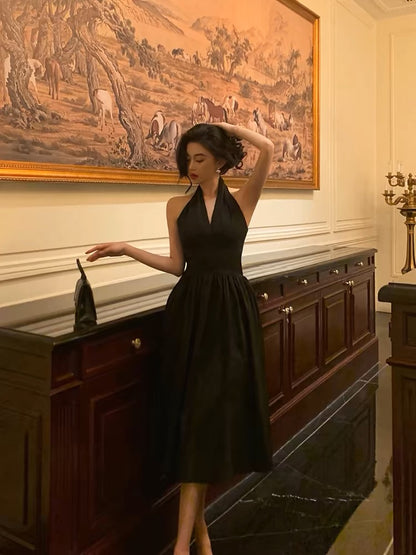 Robe de soirée noire à col en V et coupe trapèze J3284