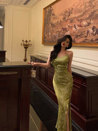 Robe de soirée fourreau longue en satin vert imprimé avec fente J3295