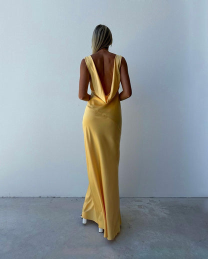 Robe de bal longue en satin jaune à col en V et gaine J3438