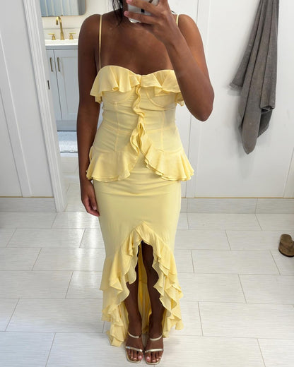 Robe de bal longue jaune à bretelles spaghetti et volants J3527