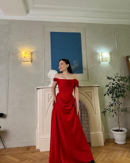 Robe de soirée longue rouge à épaules dénudées et coupe trapèze J3552