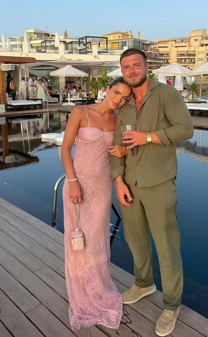 Robe de soirée fourreau rose à bretelles spaghetti et dentelle J3564