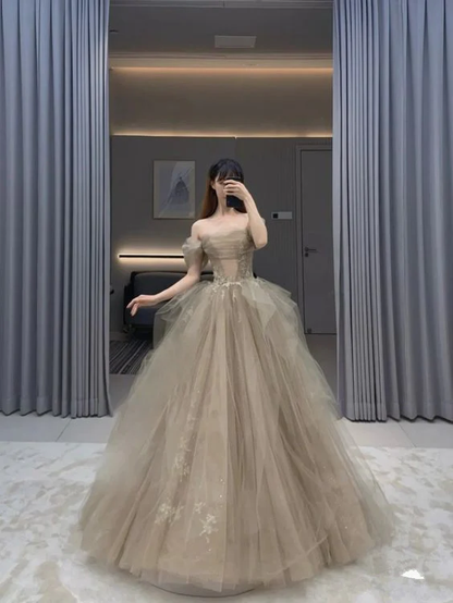 Robe de bal longue en tulle à épaules dénudées J3832