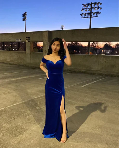 Robe de bal en velours bleu à épaules dénudées et fente sirène J3986
