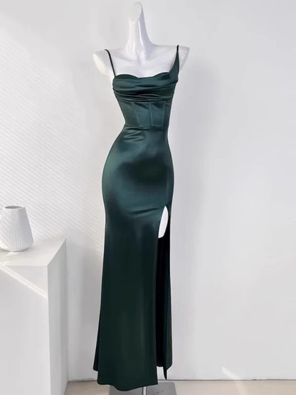 Robe de bal longue en satin vert à bretelles spaghetti et fente J4360
