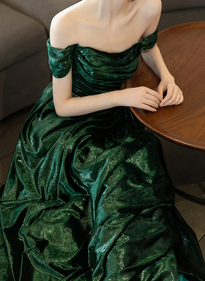 Robe de soirée longue verte à épaules dénudées et coupe trapèze J4469