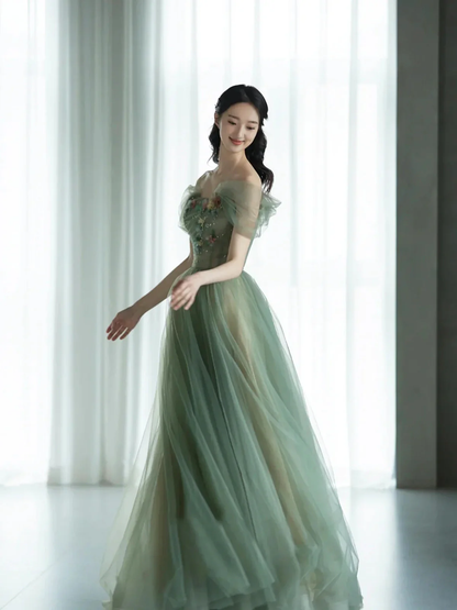 Robe de soirée trapèze en tulle vert à épaules dénudées et fleurs 3D J4475