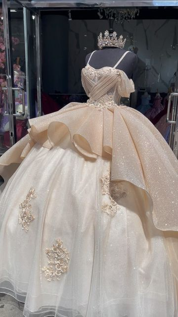 Robes de Quinceanera de luxe avec appliques, robe de bal, robes Sweet 16 J4585