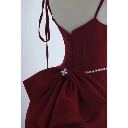 Robe de bal longue en satin bordeaux à bretelles spaghetti et nœud J4646