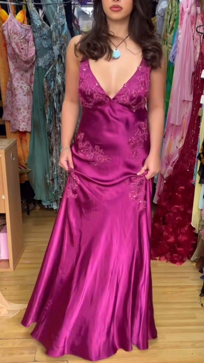 V Neck Applique Long Prom Dress Vintage Formal Party Gown J4693