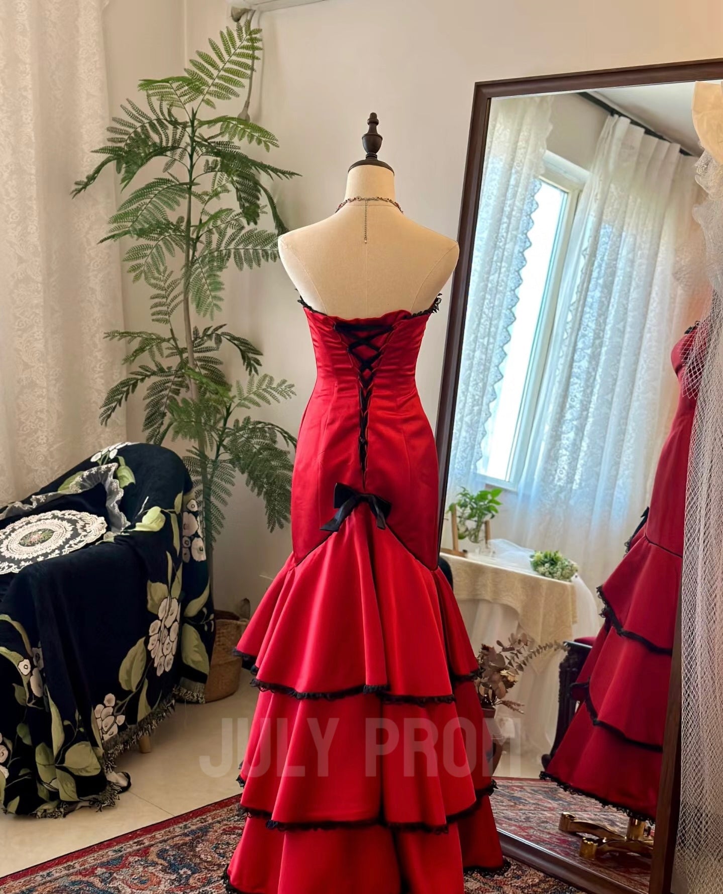 Sweetheart Red Mermaid Lace Prom Dress Vintage Layered Evening Gown J4771