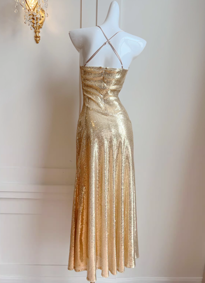 Robe de soirée longue à bretelles spaghetti et sequins dorés J4801