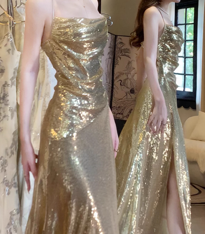 Robe de soirée longue à bretelles spaghetti et sequins dorés J4801