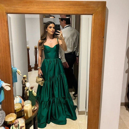 Robe longue trapèze verte à bretelles spaghetti en satin J4848