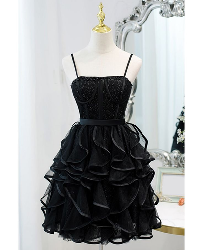 Robe de soirée courte noire à bretelles spaghetti et volants J4862