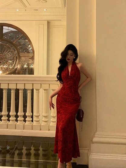 Robe de bal rouge fourreau à col en V et imprimé anniversaire J4891