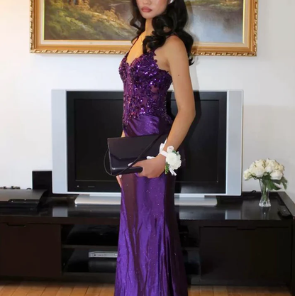 Robe de soirée longue en satin violet avec appliques et fente J4932