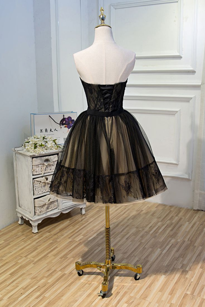 Robe de bal courte en tulle à coupe trapèze et décolleté en cœur J4993