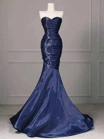 Robe de soirée longue sirène bleu marine à col en cœur J5027