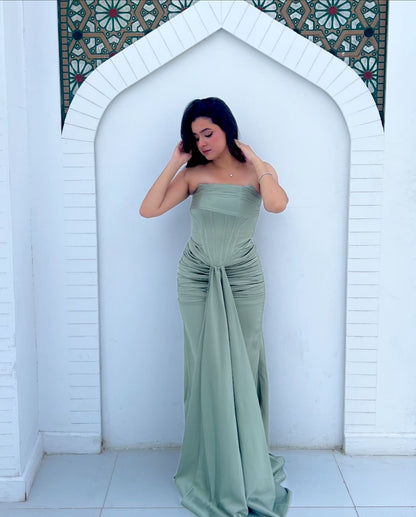 Trägerloses grünes Meerjungfrau-Abendkleid mit langem Ärmel J5143