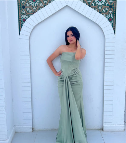 Trägerloses grünes Meerjungfrau-Abendkleid mit langem Ärmel J5143