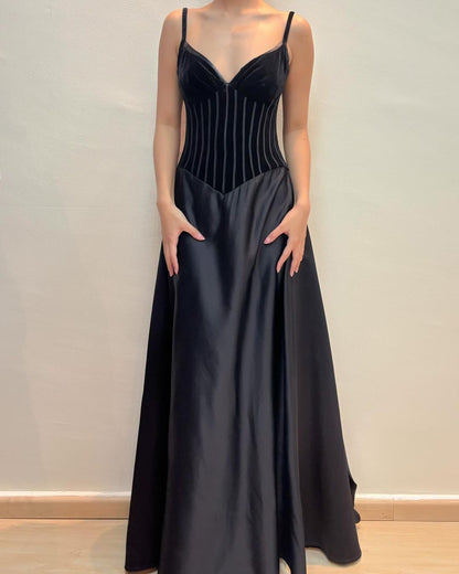 Robe de bal longue noire à col en V et coupe trapèze J5148
