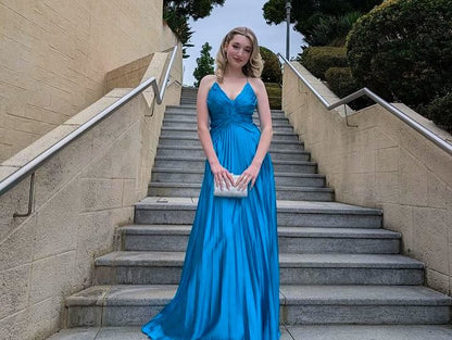 Robe de bal longue bleue à col en V et coupe trapèze J5157