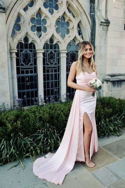 Robe de soirée longue en satin rose style sirène avec décolleté en cœur et fente J5195