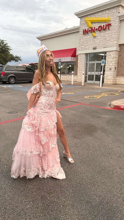 Robe de bal longue rose en dentelle à épaules dénudées et coupe trapèze J5204