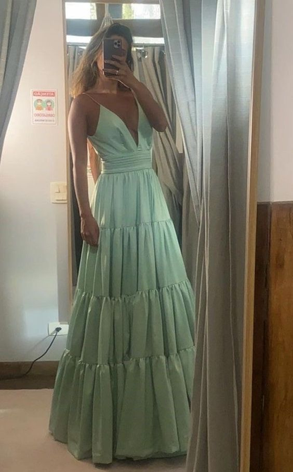 Robe de bal longue en satin vert à col en V et coupe trapèze J5266