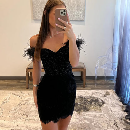Schulterfreies, kurzes schwarzes Ballkleid mit Spitze für den Heimkehr J5296