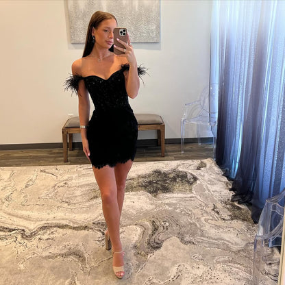 Schulterfreies, kurzes schwarzes Ballkleid mit Spitze für den Heimkehr J5296