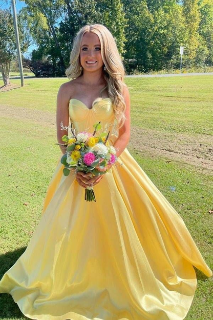 Robe de bal en satin jaune à décolleté en cœur et coupe trapèze J5300