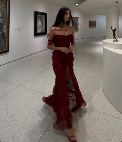 Robe de soirée longue fendue en mousseline bordeaux J5307