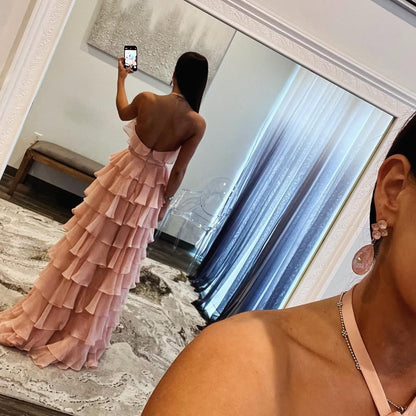 Robe de soirée longue rose à volants et col licou, coupe trapèze, J5543 