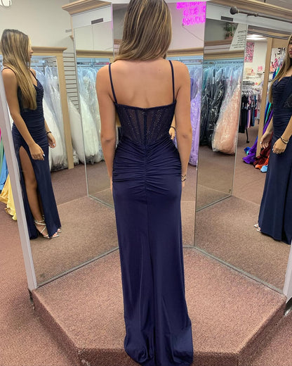 Robe de soirée longue sirène bleu marine à bretelles spaghetti et fente J5611 